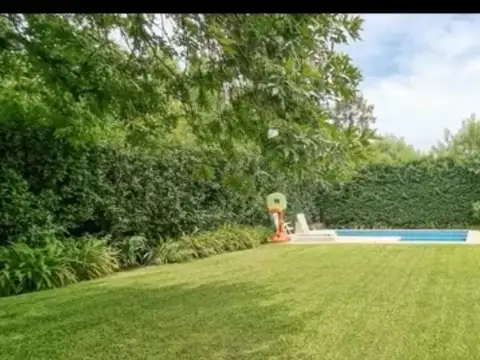 Casa 5 ambientes con 4 baños