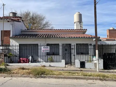 CASA  2 DORMIT, PATIOS, COCHERA, A. GRACIA BARRIO EL CAÑITO A 1 CUADRA COLEGIO ANGLO AMERICANO