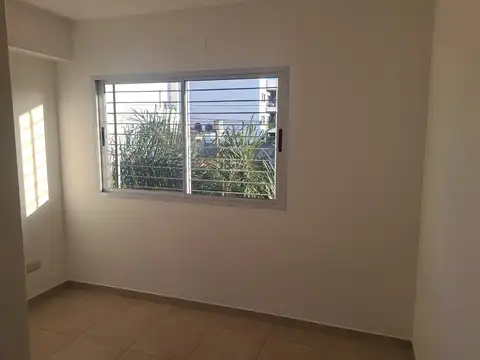 Departamento 3 ambientes en excelente ubicacion y estado a 1/2 cdra Banco Nacion