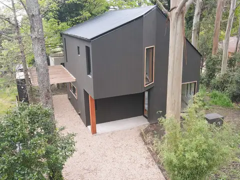 VENTA DE CASA DE DOS DORMITORIOS, TANDIL.