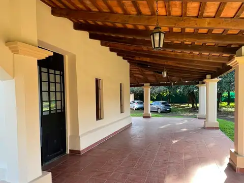 Casa 4 ambientes con 4 baños