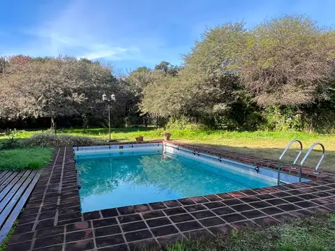 Casa en Alquiler con 1 cochera