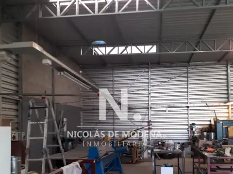 Excelente galpón y local comercial