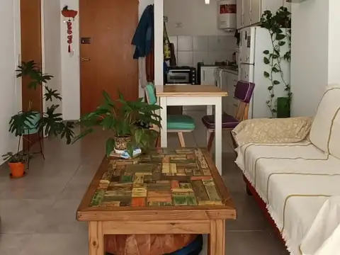 Excelente depto. 2 amb. frente, muy luminoso, inmejorable ubicación.