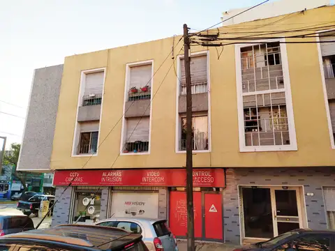 Francisco J. Muñiz 100, Piso 1