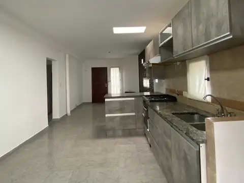 Alquila Casa 3 Amb.  C/cochera Castelar Norte