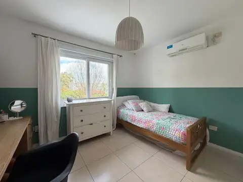 Casa 6 ambientes con 2 baños