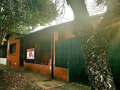 Casa 3 amb en venta en Martinez a metros de Hipódromo.