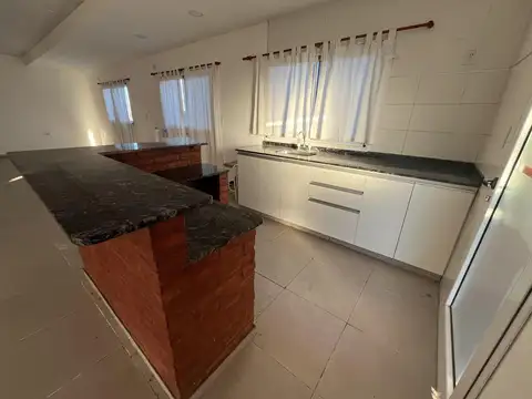 Alquiler comercial-Propiedad en venta- Pte, Perón al 200  Bis, Barrio Funes Norte