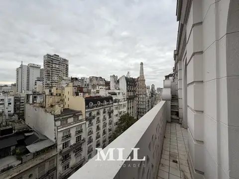 Av. Santa Fe y Av. Callao. 7 piso. Edificio antiguo de  categoria. Piso de 200 m2. Muy Luminoso. Apto profesional,