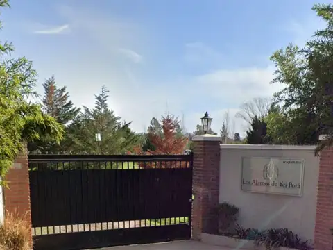HERMOSA CASA EN BARRIO SEMICERRADO EN YEI PORA