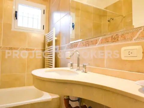 Casa en Venta con 1 cochera