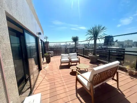 VENTA PENTHOUSE POCITOS, 3 DORM. SERVICIO, 3 GJES.