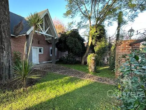 Casa en venta de 4 dormitorios, en Villa Elisa