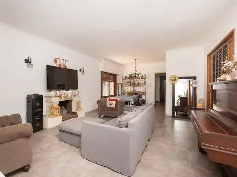 VENTA CASA 4 AMB GARAGE VILLA LUZURIAGA - PERMUTA