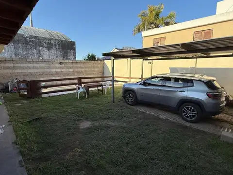 Casa 10 ambientes con 4 baños