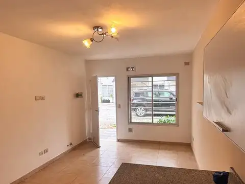 Casa 2 ambientes con 1 baño