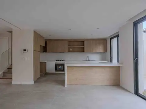 Casa 6 ambientes con 3 baños