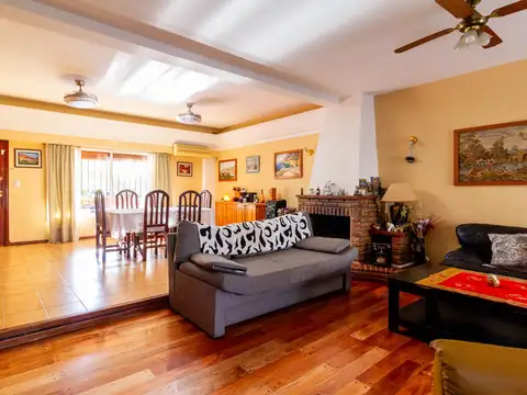 Casa en Venta con 3 cocheras