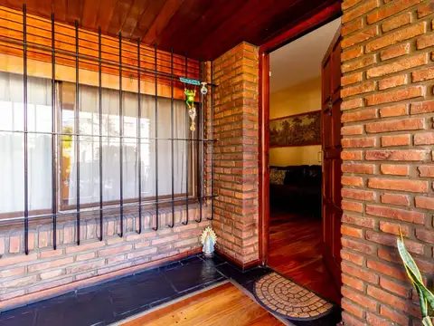 Casa 5 ambientes con 3 baños