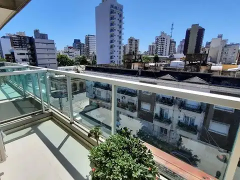 Impecable 3 ambientes, cochera, SUM y Jacuzzi.