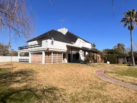 VENTA -Casa - 4 dormitorios - De Vicenzo Grande