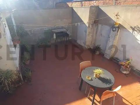 Venta PH Villa Libertad, patio y terraza. Evalúa Pemuta