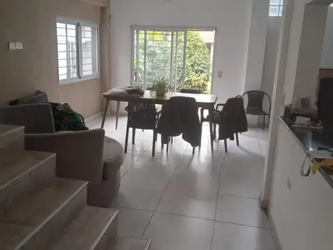 Casa 5 ambientes con 4 baños