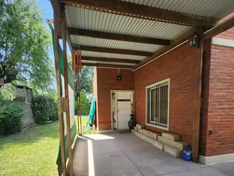 Casa 4 ambientes con 2 baños