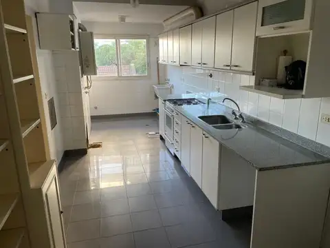 Departamento 5 ambientes con 2 baños