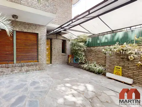 Casa en alquiler en Martínez 4 ambientes baño y toilette patio quincho cerrado y cochera x 2