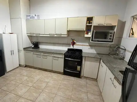 Casa 5 ambientes con 3 baños
