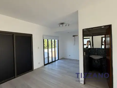 Casa en Alquiler con 2 cocheras