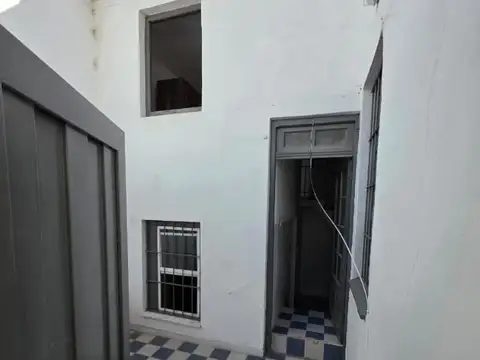 ALQUILO Departamento de 2 dormitorio con patio en Alberdi