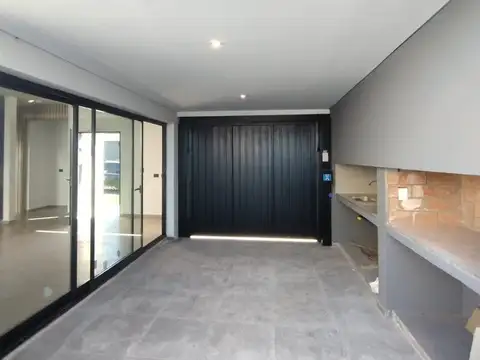 CASA ESQUINA EN VENTA DOCTA