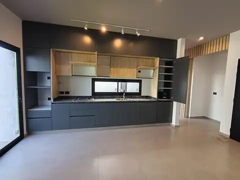 CASA ESQUINA EN VENTA DOCTA