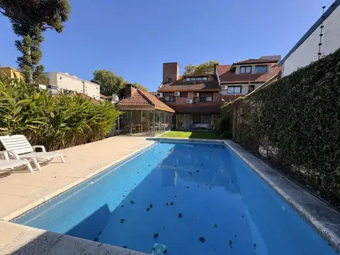 Casa en Acassuso en alquiler con pileta