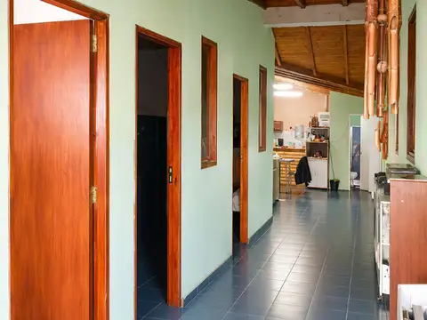 Casa 12 ambientes con 4 baños