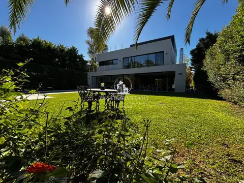 Casa Moderna en venta de 7 amb. y pileta. Barrio Solares del Talar. DonTorcuato