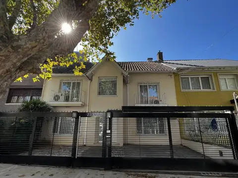 Olivos, Unico y Exclusivo Chalet en Alquiler de 6 Ambientes Sobre Lote de 11x50