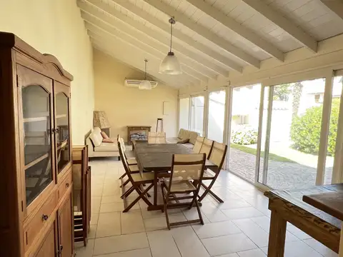 Olivos, Unico y Exclusivo Chalet en Alquiler de 6 Ambientes Sobre Lote de 11x50