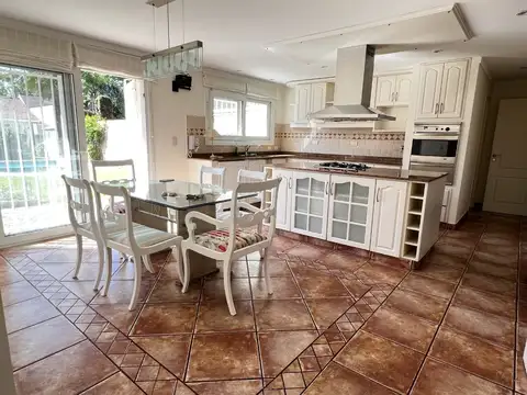 Casa en Alquiler en Olivos, USD 6.300
