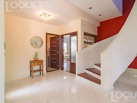 Casa 7 ambientes con 2 baños