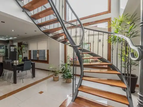 Casa 5 ambientes con 5 baños