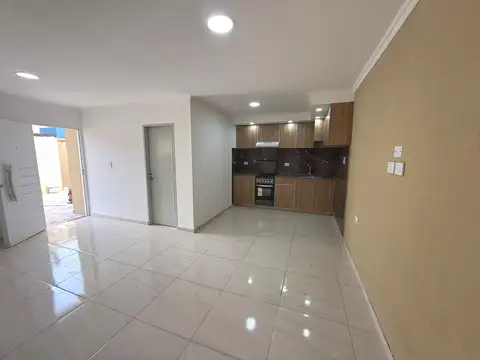 Depto Tipo Casa en Alquiler de 2 dormitorios