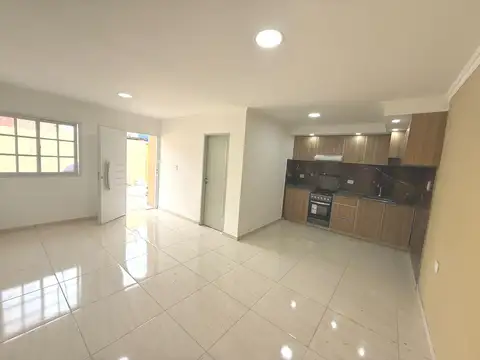 Depto Tipo Casa en Alquiler de 3 ambientes