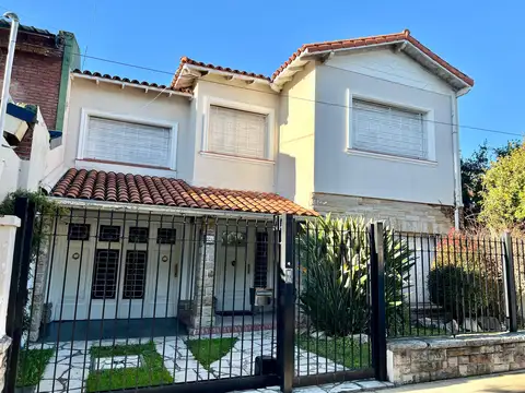 Martínez. Única Casa Sobre Lote de 10x41. 5 Dorm. Playrrom. Jardin y Piscina. Dependencia