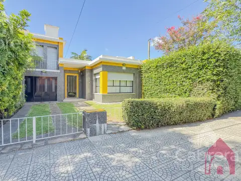 Venta de casa 4 dormitorios, en La Plata