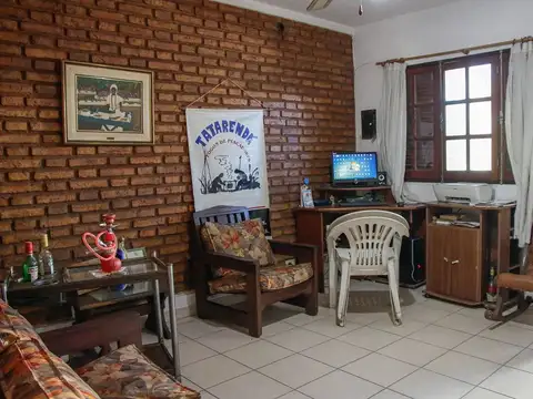 Casa mas local comercial en esquina, Reconquista.