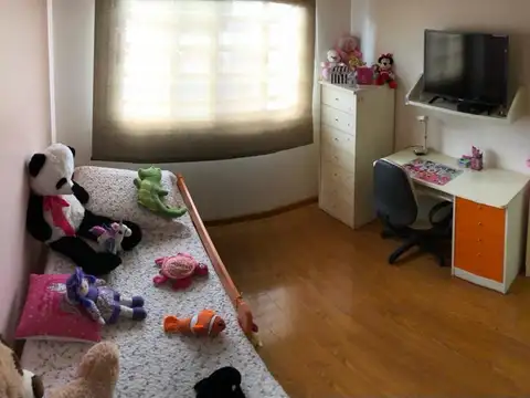 TRIPLEX DE 4 AMB , AMPLIO GARAGE , INMEJORABLE UBICACION , 250 M2 APROX TOTALES  Operación: Venta